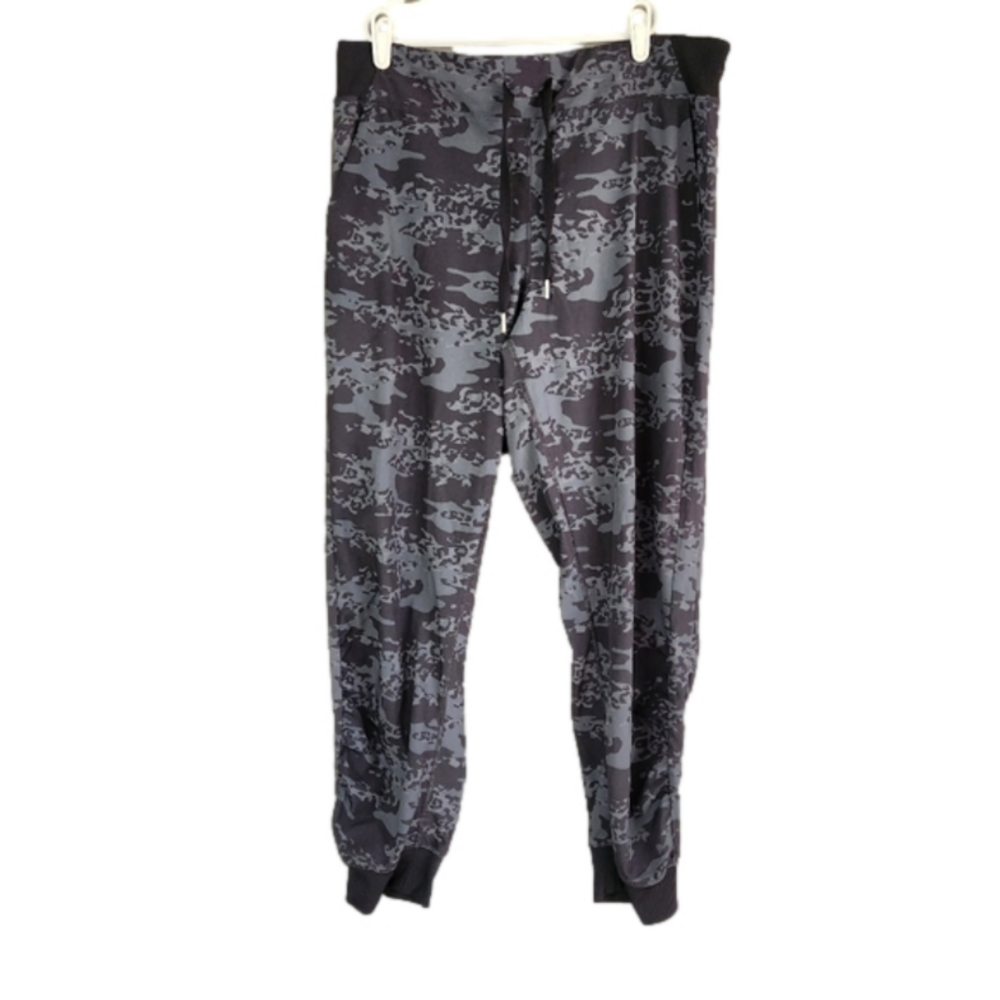3/$25 Calvin Klein Performance gray camo jogger pants size XL